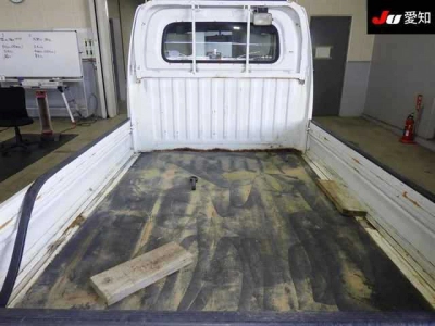 NISSAN CLIPPER TRUCK