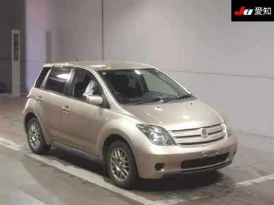 TOYOTA IST