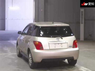 TOYOTA IST
