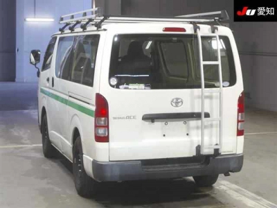 TOYOTA REGIUS VAN