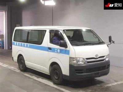 TOYOTA REGIUS VAN