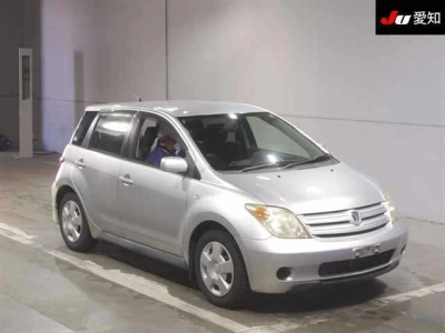 TOYOTA IST