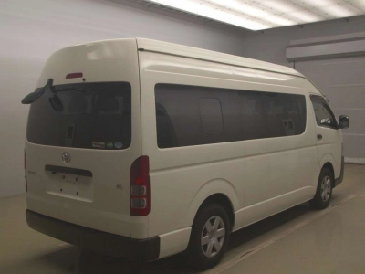 TOYOTA HIACE COMMUTER