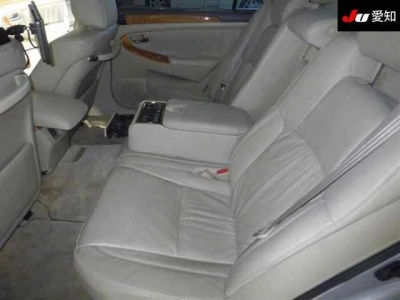 TOYOTA CROWN MAJESTA