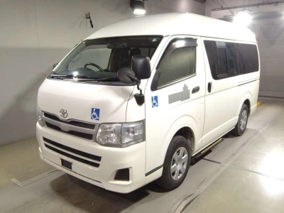 TOYOTA REGIUS VAN
