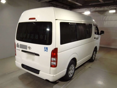 TOYOTA REGIUS VAN
