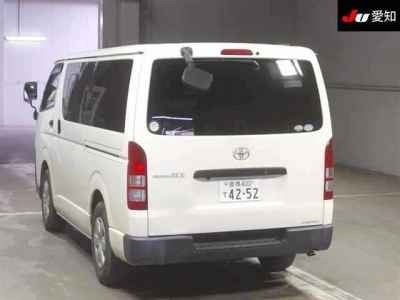 TOYOTA REGIUS VAN