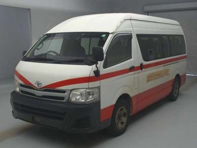 TOYOTA HIACE COMMUTER