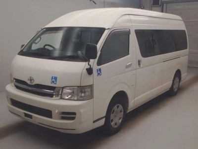 TOYOTA HIACE COMMUTER