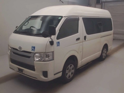 TOYOTA REGIUS VAN