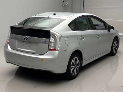 TOYOTA PRIUS PHV