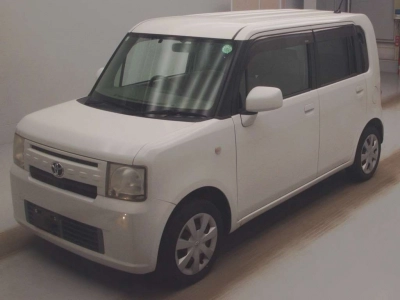 TOYOTA PIXIS SPACE