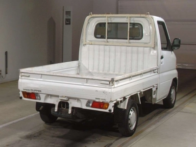 NISSAN CLIPPER TRUCK
