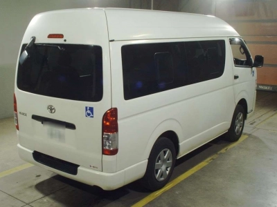 TOYOTA HIACE VAN