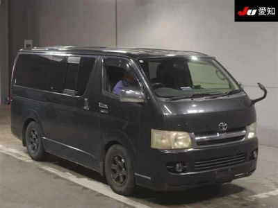 TOYOTA HIACE VAN