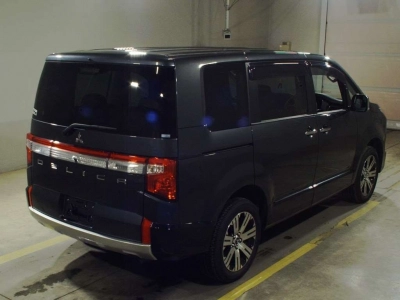 MITSUBISHI DELICA D:5
