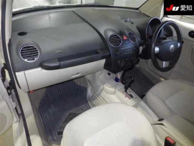 VOLKSWAGEN NEW BEETLE