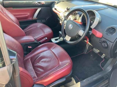 VOLKSWAGEN NEW BEETLE