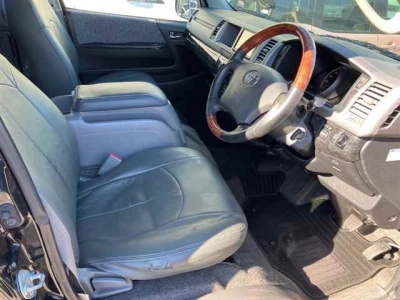 TOYOTA HIACE WAGON