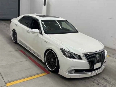 TOYOTA CROWN MAJESTA
