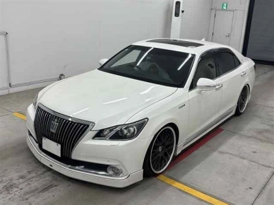 TOYOTA CROWN MAJESTA