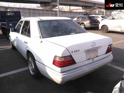 MERCEDES BENZ E CLASS