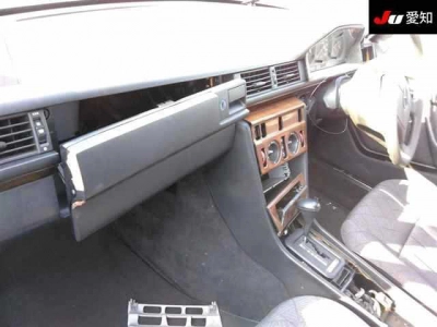 MERCEDES BENZ E CLASS