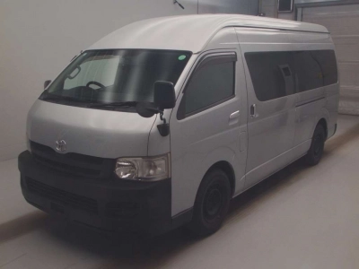 TOYOTA HIACE COMMUTER