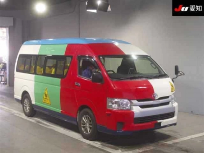 TOYOTA HIACE COMMUTER