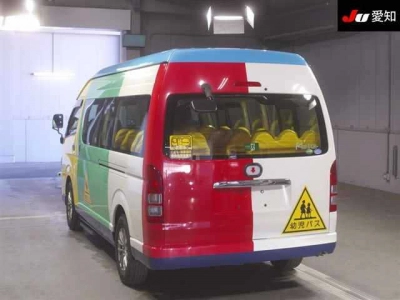 TOYOTA HIACE COMMUTER