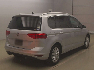 VOLKSWAGEN GOLF TOURAN