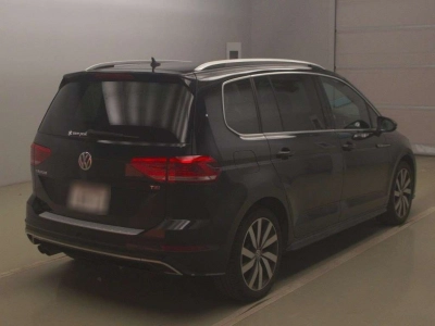 VOLKSWAGEN GOLF TOURAN