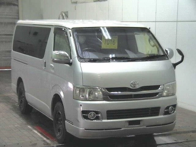 TOYOTA HIACE VAN
