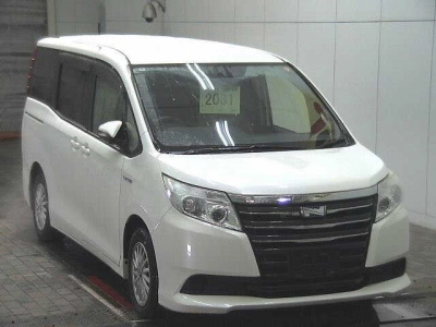 TOYOTA NOAH