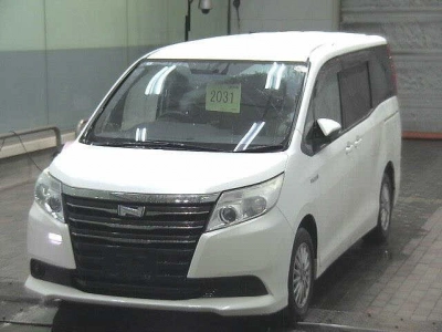 TOYOTA NOAH