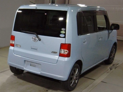 TOYOTA PIXIS SPACE