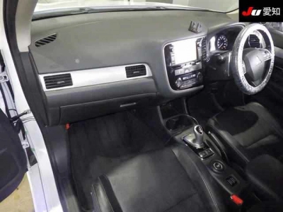 MITSUBISHI OUTLANDER PHEV