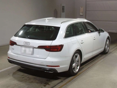 AUDI A4 AVANTE