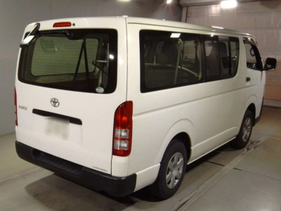 TOYOTA HIACE VAN