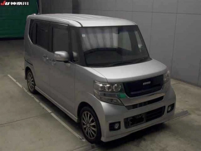 HONDA N BOX CUSTOM