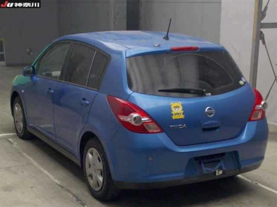 NISSAN TIIDA