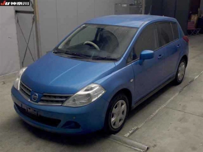 NISSAN TIIDA