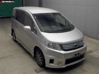 HONDA FREED SPIKE