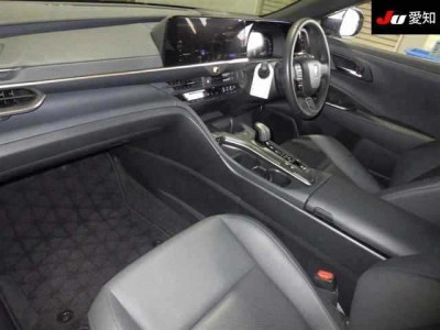 TOYOTA CROWN CROSSOVER