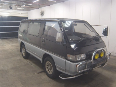 MITSUBISHI DELICA WAGON