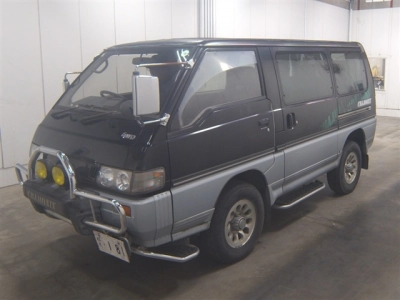 MITSUBISHI DELICA WAGON