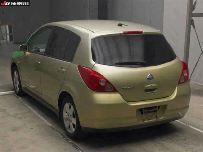NISSAN TIIDA