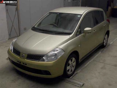 NISSAN TIIDA