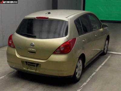 NISSAN TIIDA