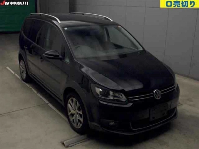 VOLKSWAGEN GOLF TOURAN